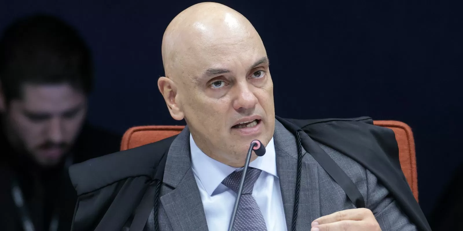 Moraes autoriza visitas de filhos a Bolsonaro durante internação