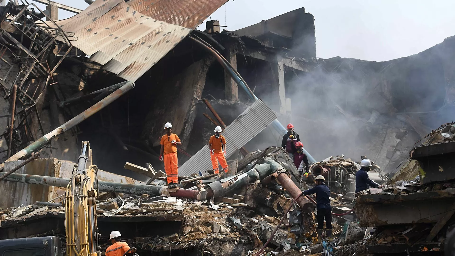 ​Incêndio em centro comercial faz pelo menos 21 mortos e dezenas de desaparecidos