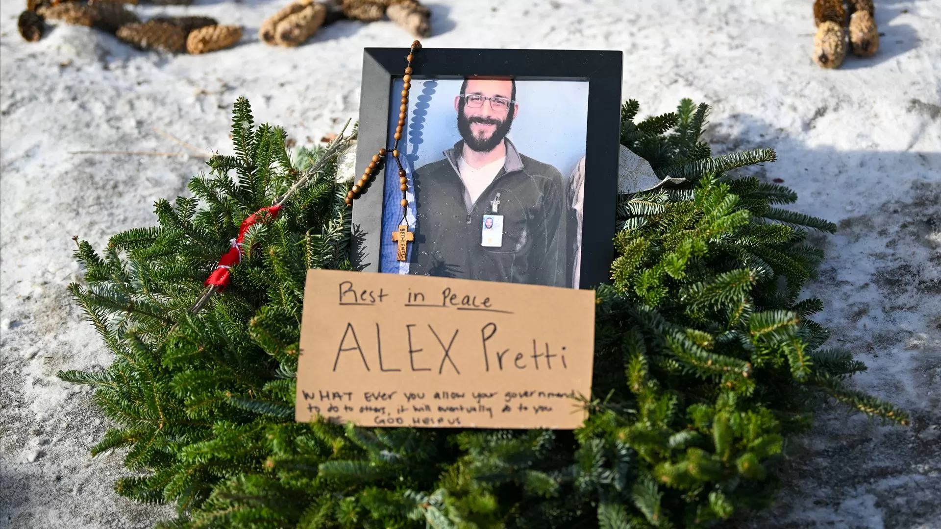 Centenas protestam em Minneapolis após morte de homem às mãos de agentes de imigração