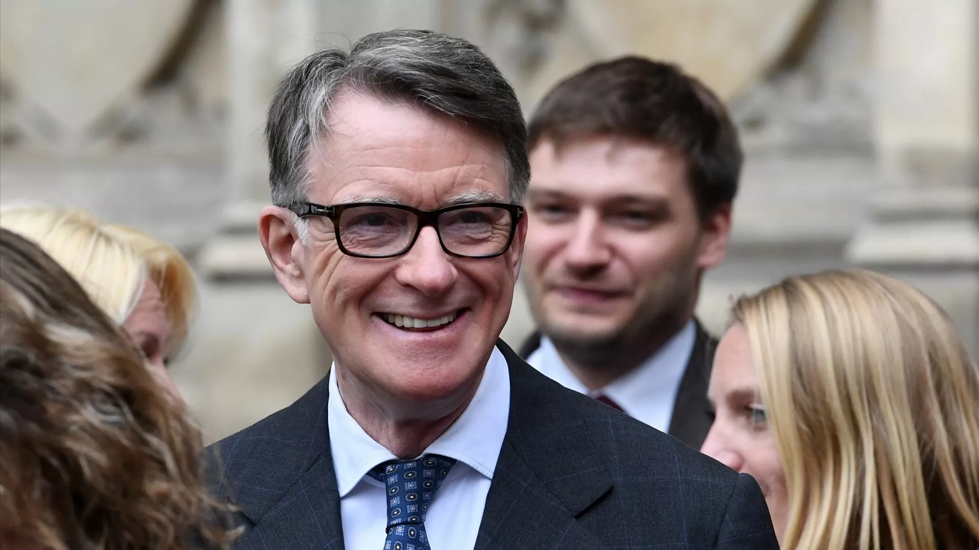 Ex-embaixador Mandelson vai ser investigado por organismo antifraude a pedido de Bruxelas