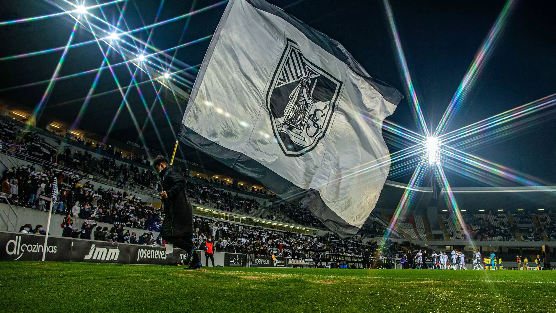 Guimarães e Estrela disponíveis para ceder verbas da UEFA