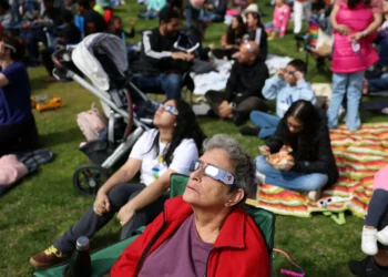 Milhares de pessoas em Nova Iorque para "experiência única" de eclipse