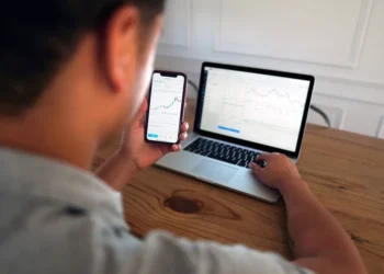 “Desmistificando as Finanças: Como Gerenciar seu Dinheiro com Confiança”