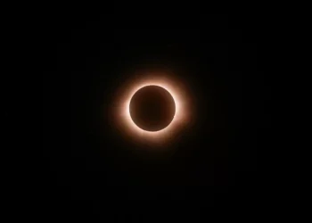 Eclipse solar total começou a sua ‘passagem’ pela América do Norte