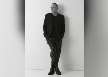 Reinaldo Lourenço celebra 40 anos de carreira como unanimidade na moda