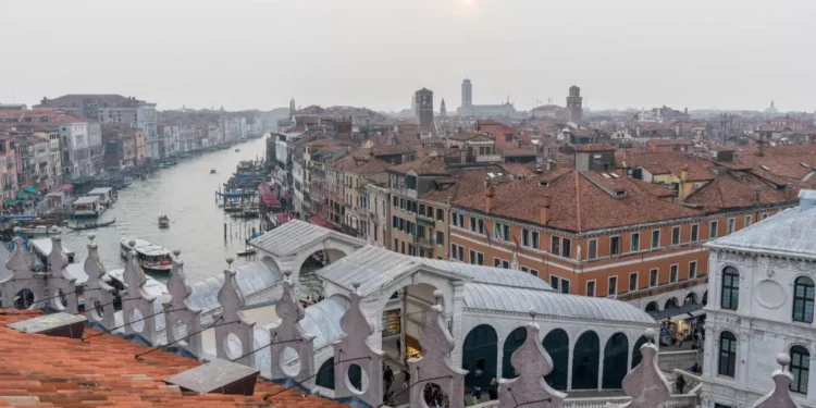 Veneza começa a cobrar taxa de turistas para evitar superlotação