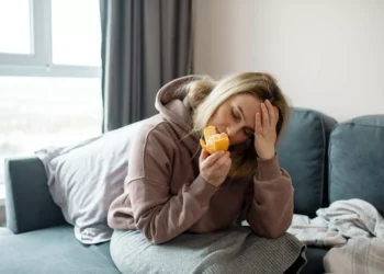 Covid longa. Estudo diz que resposta imunológica melhora após dois anos