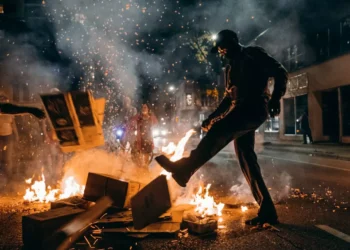 “O Poder da Política na Sociedade Moderna”