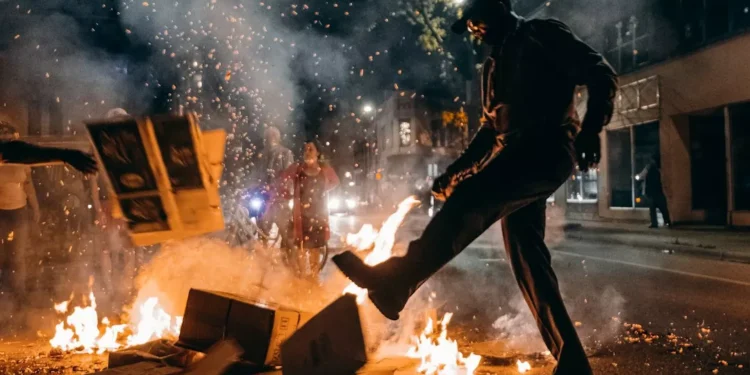 “O Poder da Política na Sociedade Moderna”