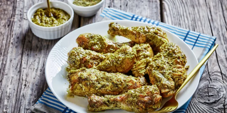 Fazer pesto caseiro não tem de ser complicado. Siga esta receita