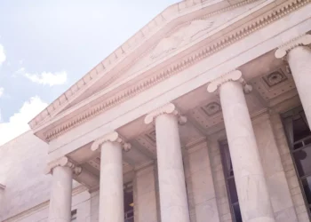 “A Importância da Política na Sociedade”