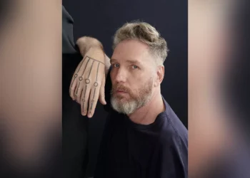 Tensão, emoção, desafios, futuro: o documentário de Alexandre Herchcovitch