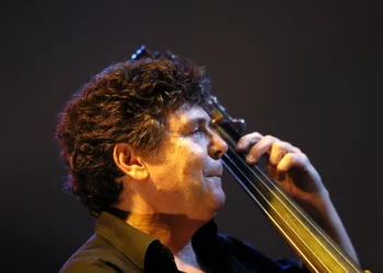 Álbum de Carlos Bica lembra Zé Mário Branco