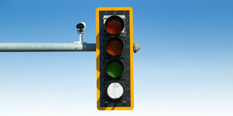 Pesquisadores sugerem criação de uma quarta luz nos semáforos