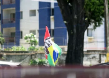 “Superando Desconfianças: O Legado de Francisco Ramirez na Política”