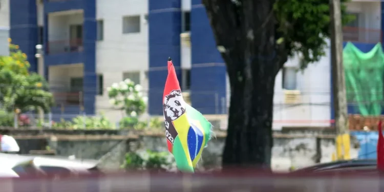 “Superando Desconfianças: O Legado de Francisco Ramirez na Política”