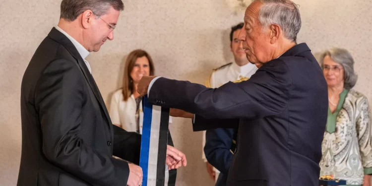 D. Américo Aguiar condecorado por Marcelo Rebelo de Sousa. Eis as imagens