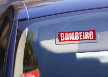 Águas do Porto tenta minimizar derrame poluente após fogo na Auto Sueco