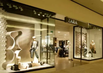 Jogador de futebol denuncia racismo em loja da Zara