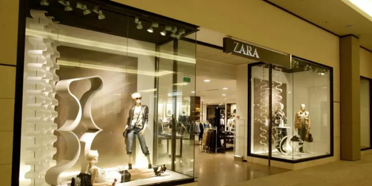 Jogador de futebol denuncia racismo em loja da Zara