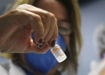 Covid-19. 5 laboratórios condenados em 49 milhões por agirem em cartel