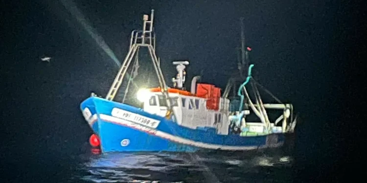 Barco de pesca naufraga ao largo de Olhão. Quatro pessoas resgatadas