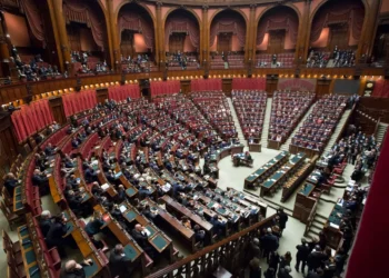 “Desmistificando a Política: Realidades e Mitos”