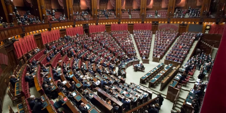 “Desmistificando a Política: Realidades e Mitos”