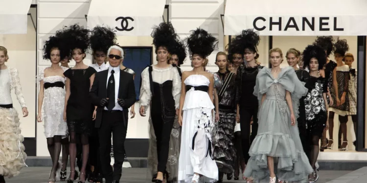 Em 231 anos, Museu do Louvre fará sua primeira exposição de moda