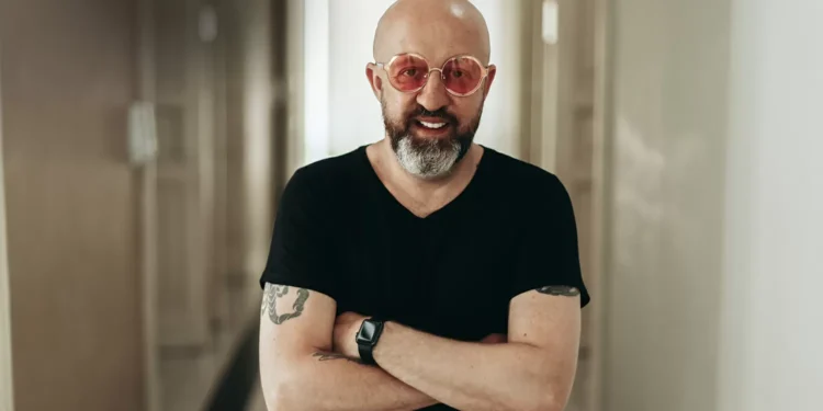 “Eu era um alienígena”, diz o escritor Fabricio Carpinejar sobre bullying na escola