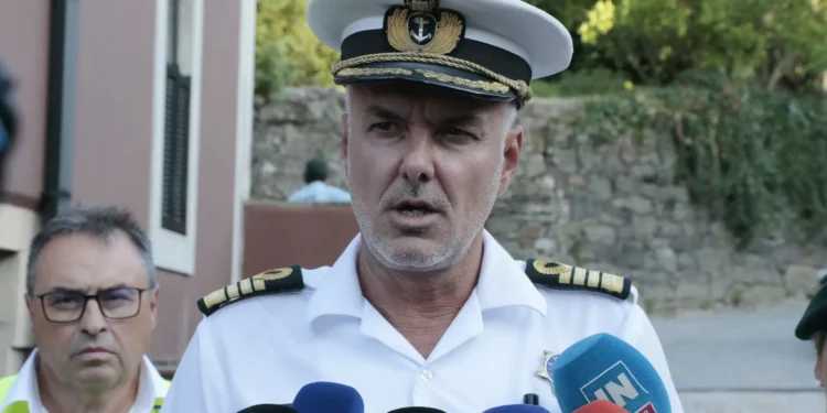 Prosseguem trabalhos no Douro para recuperar peças fundamentais do helicóptero