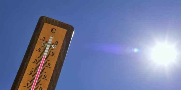 Oito distritos sob aviso amarelo devido a tempo quente até quarta-feira