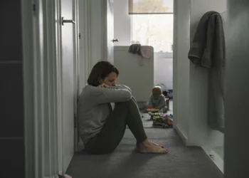 Pesquisa exclusiva: nove em 10 mães sofrem ‘burnout parental’ no Brasil