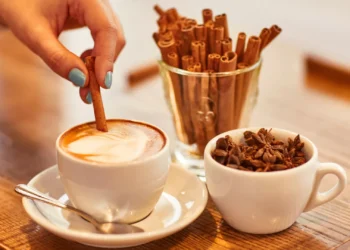 Sete conselhos de uma dietista para deixar o seu café mais saudável