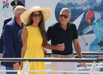 Com status de estrela de Hollywood, advogada Amal Clooney rouba a cena em Veneza