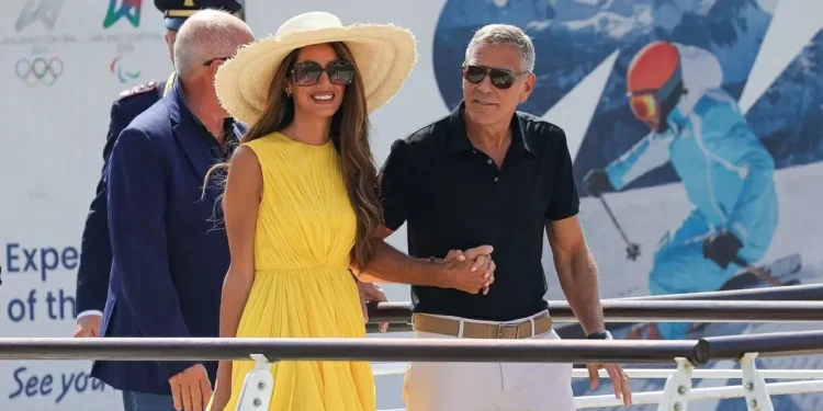 Com status de estrela de Hollywood, advogada Amal Clooney rouba a cena em Veneza