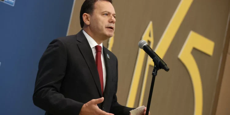 Montenegro diz que sucessão de PGR será decidida em concertação com PR