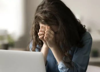 Cinco atitudes que pioram a ansiedade (e como evitá-las!)