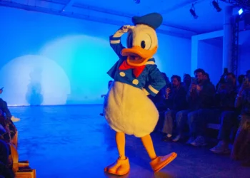 Pato Donald na passarela da SPFW: The Paradise mostra coleção inspirada na Disney