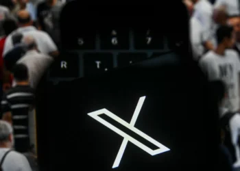 Rede social X escapa a legislação para serviços digitais