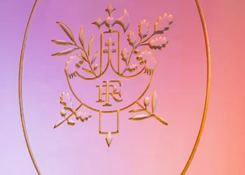 “Política: Entre Escândalos e Progresso”