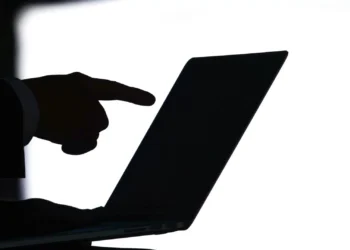 IA preocupa especialistas por aumento de pornografia infantil