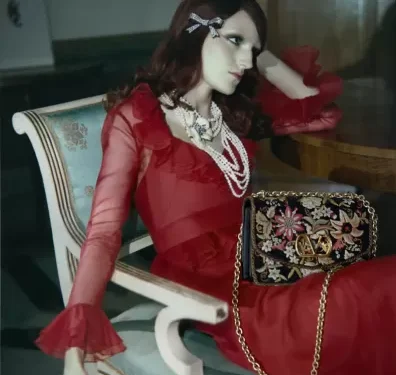Inspirada em Roma, de Fellini, campanha da Valentino traz o glamour da decadência