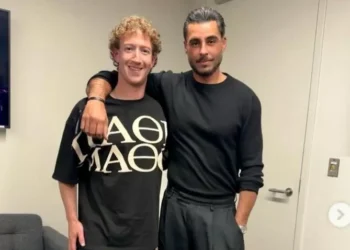 Zuckerberg entra na onda fashion das camisetas gráficas