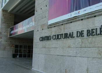 Intimidade em 36 artistas e minimalismo dominam novas exposições no CCB