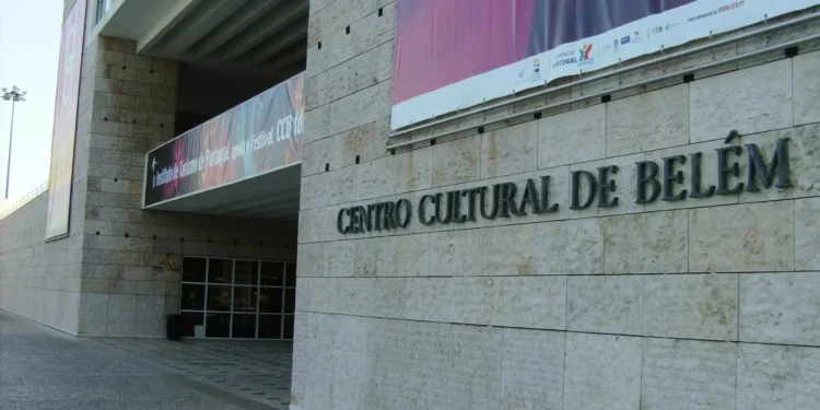 Intimidade em 36 artistas e minimalismo dominam novas exposições no CCB