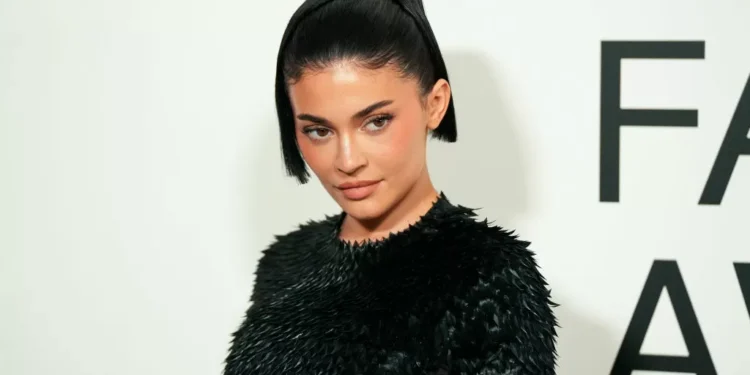 Preto, branco e vermelho dominam o “Oscar da Moda”. Veja os looks