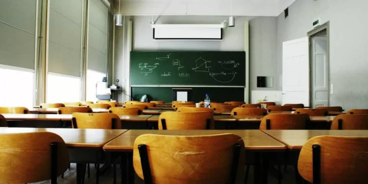 Governo quer regularizar contratos ilegais e requalificar mais escolas