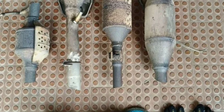 Três homens detidos pela PSP em Santa Clara por furto de catalisadores