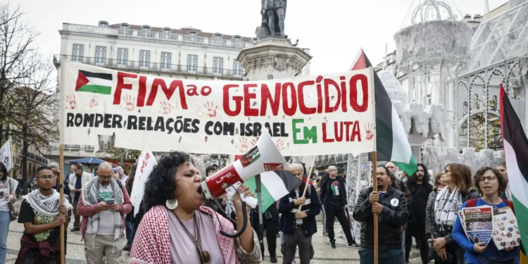 Centenas de manifestantes pedem em Lisboa a libertação da Palestina